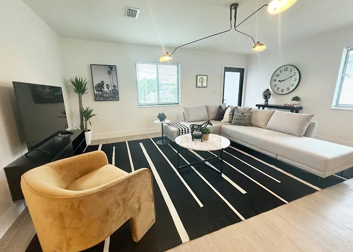Stylish Wynwood Retreat Near Art District